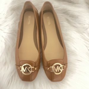 Michael Kors MK camel and gold emblem women’s size 11 leather flats